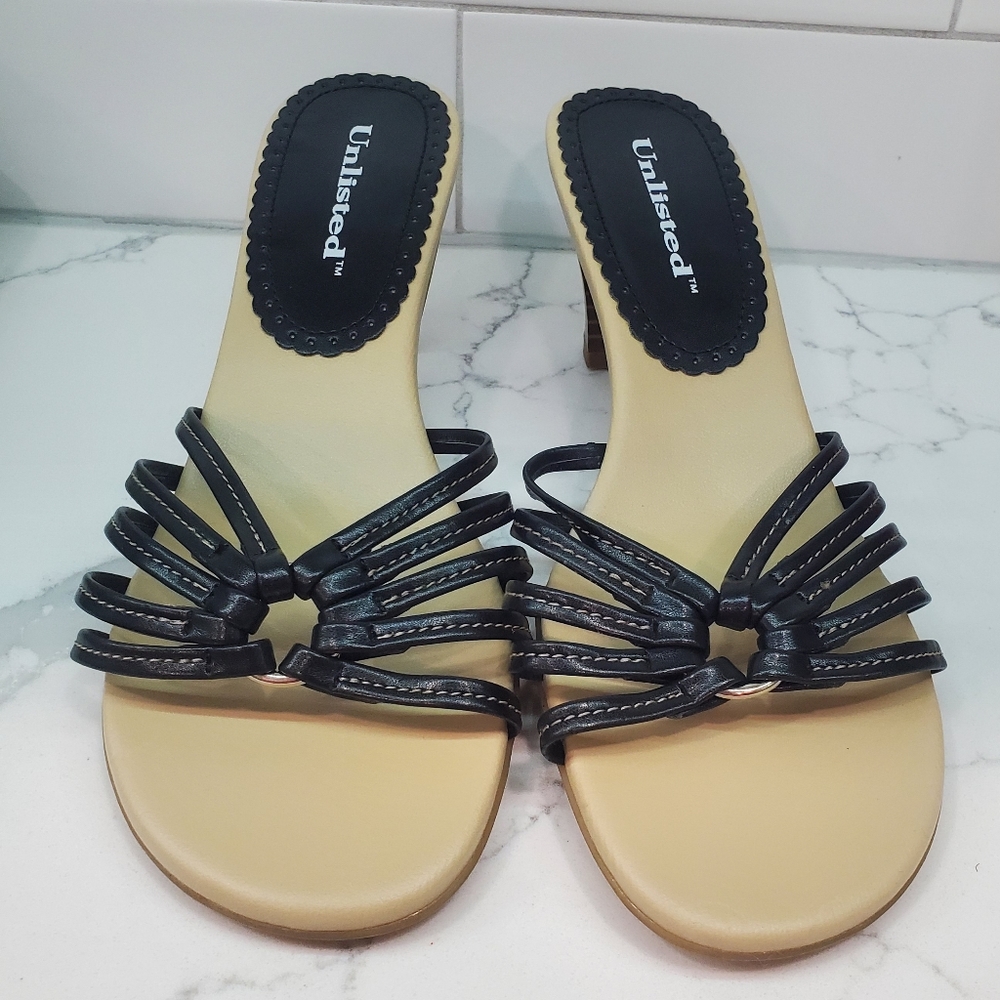 6½ Unlisted Black and tan saddles